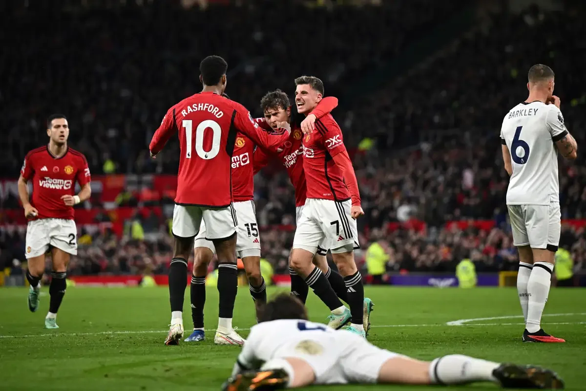 Manchester United pick up much-needed win over Luton