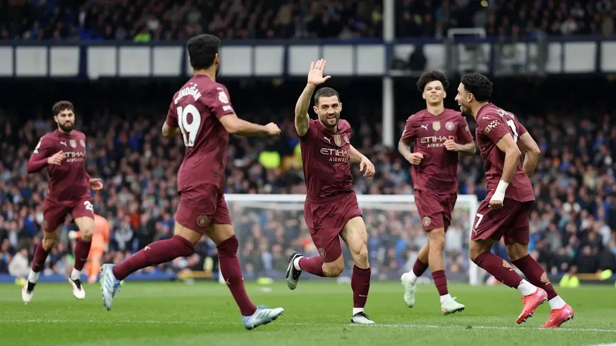 Everton 0-2 Manchester City: Late goals lift Cityzens past Toffees