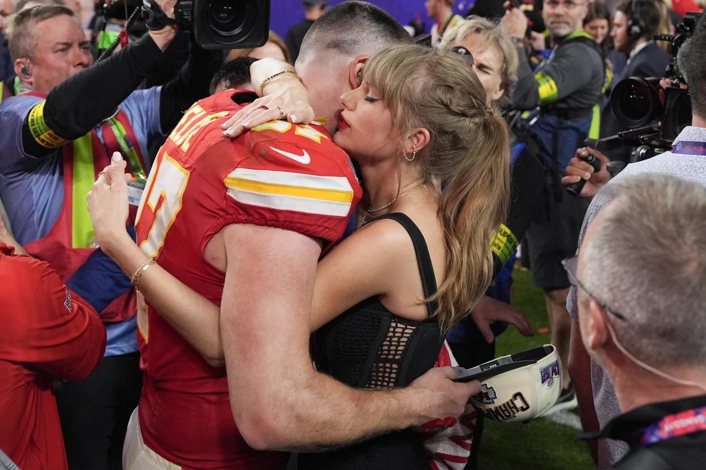 Taylor Swift cheer on Travis Kelce at Super Bowl 2024
