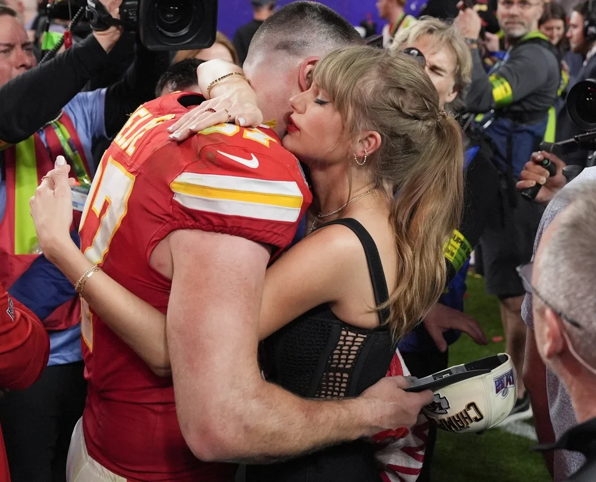 Taylor Swift cheer on Travis Kelce at Super Bowl 2024
