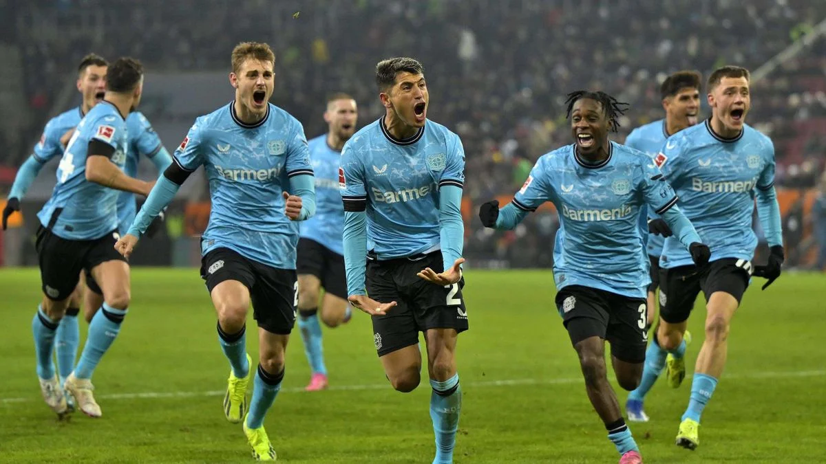 Augsburg 0-1 Bayer Leverkusen: Palacios' last-minute goal keeps Leverkusen clear at the top.