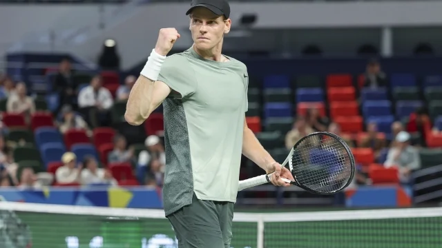 Jannik Sinner to Face Daniil Medvedev in Shanghai Masters Quarter-Finals