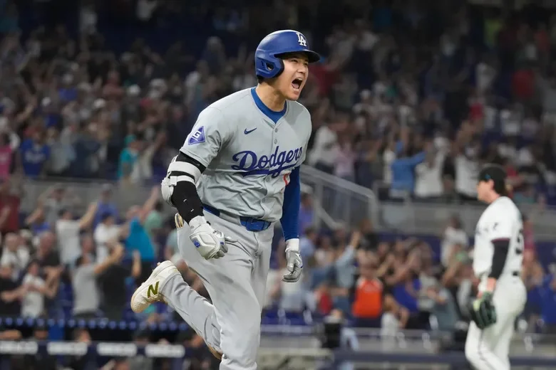 Ohtani's Stolen Base Streak Ends at 36 in NLCS; Caught for First Time Since July 22