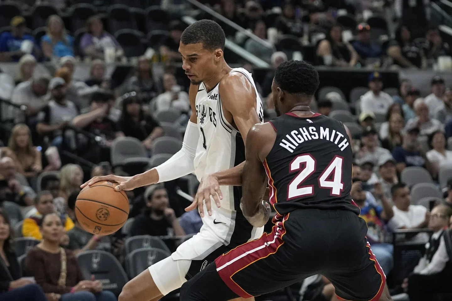 Wembanyama shines in Spurs' 120-104 victory over Heat