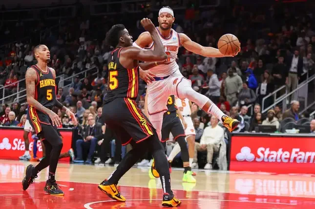 Randle, Brunson Lead the Knicks Past the Hawks