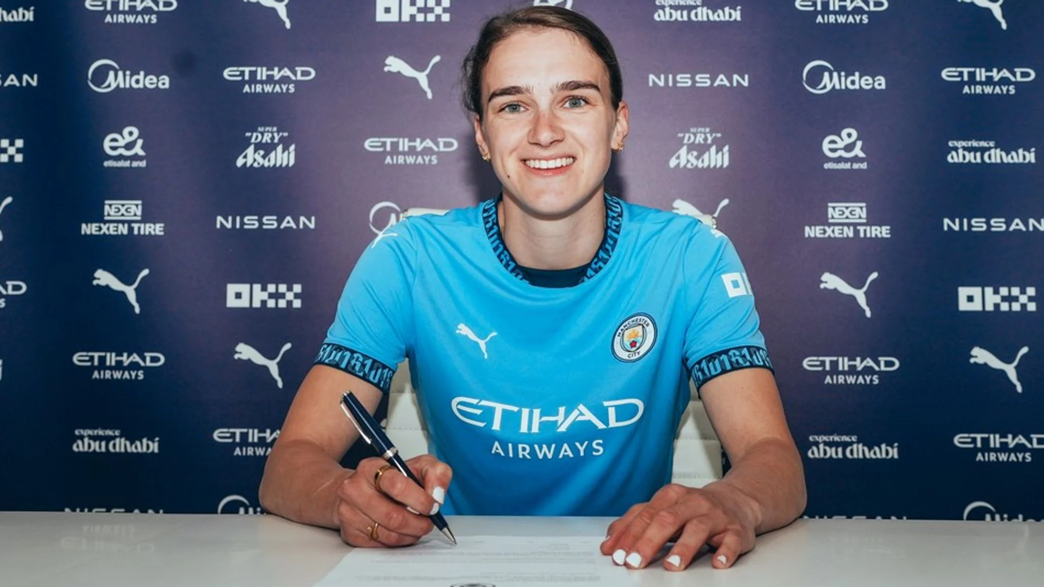 WSL top scorer Miedema joins Man City on three-year deal