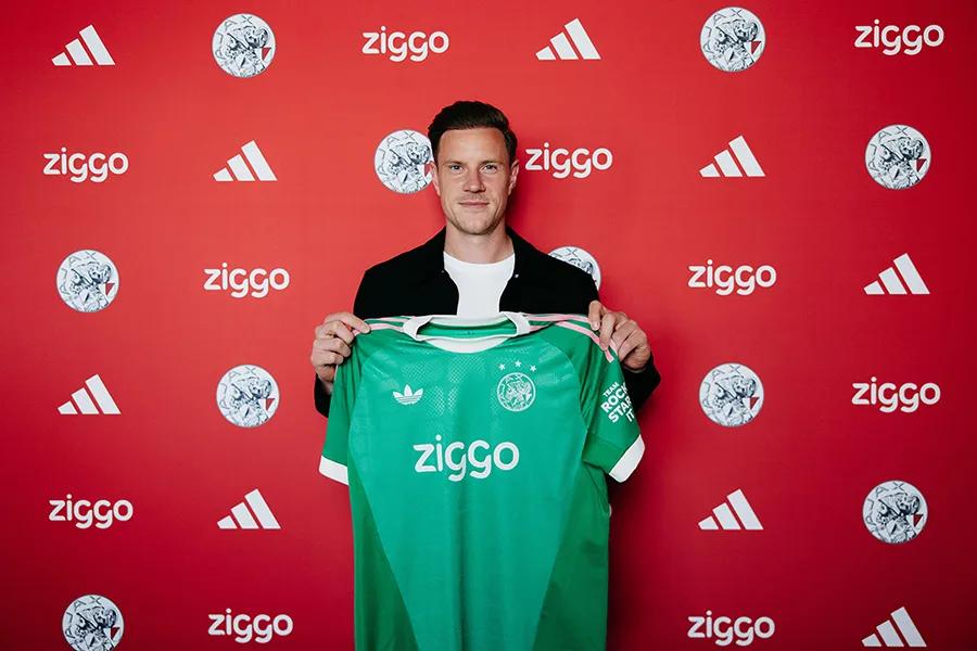 Marc-André ter Stegen joins Ajax on loan from Barcelona in bid to revive career