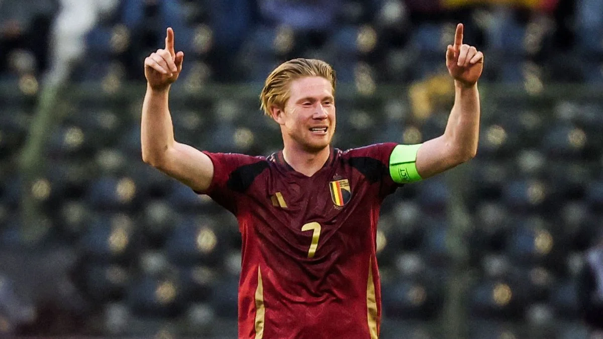 Belgium's De Bruyne celebrates 100 caps with goal in a 2-0 win over Montenegro