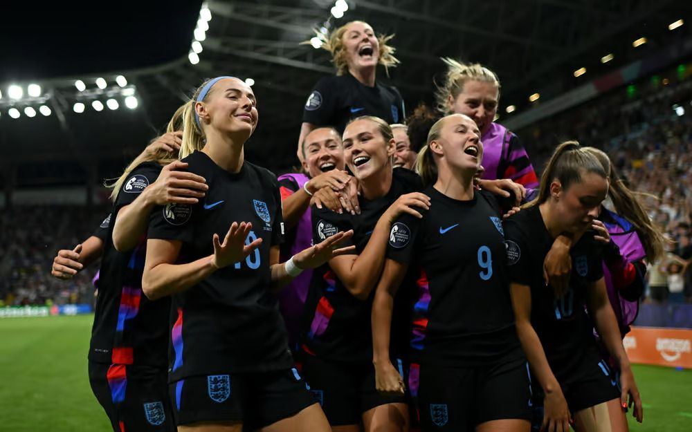 England 2-1 Italy: Agyemang, Kelly fire Lionesses into Euro 2025 Final