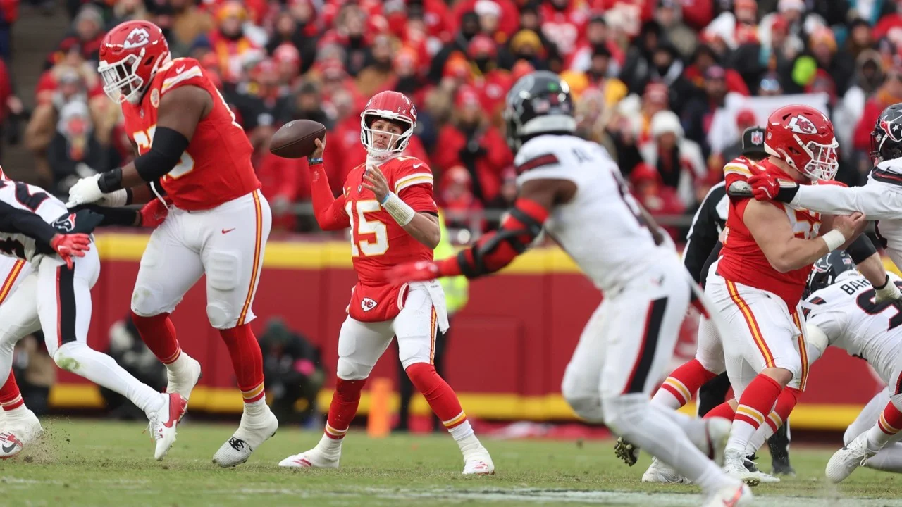Mahomes and Kelce shine as Chiefs defeat Texans 23-14 to advance to AFC Championship game