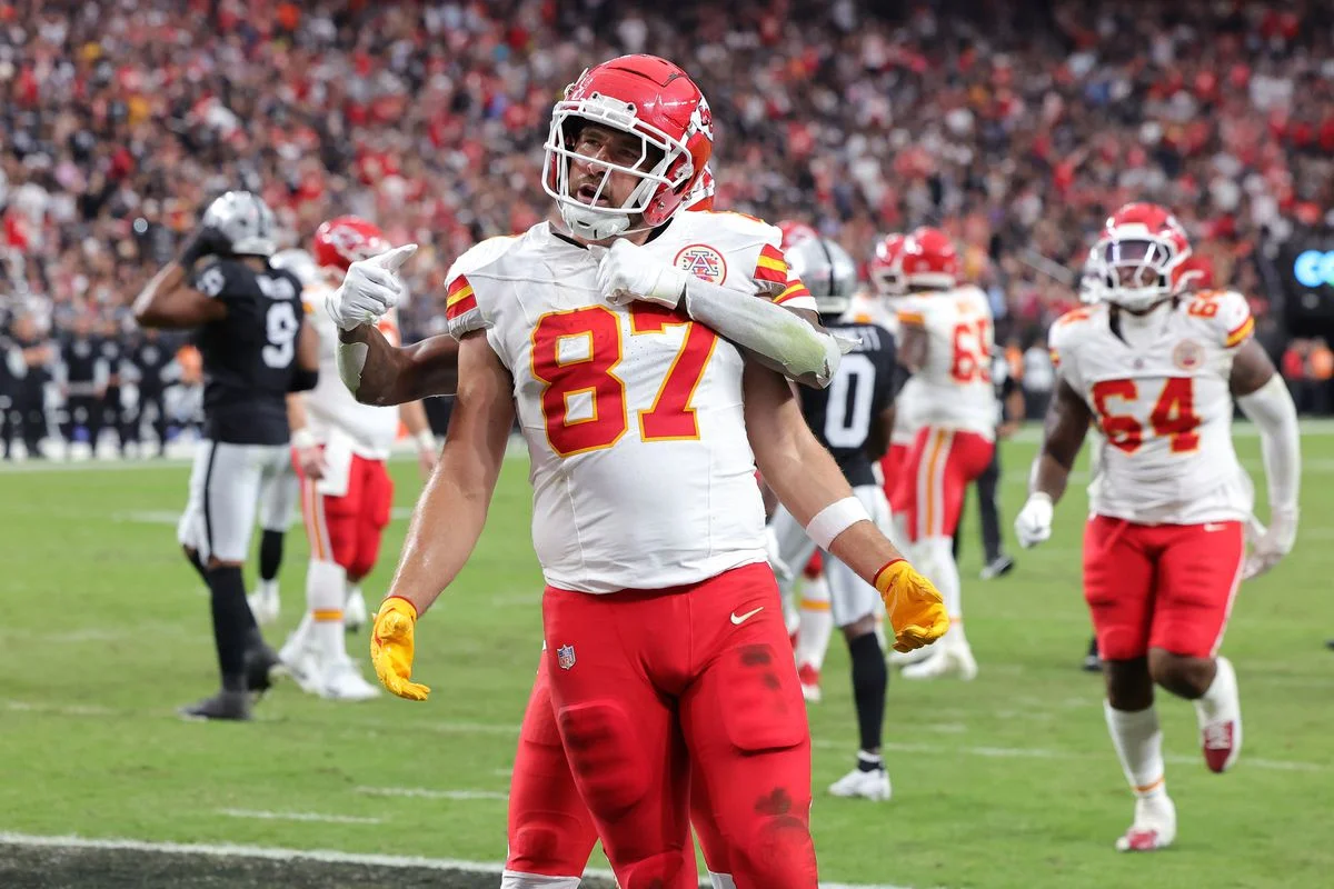 NFL roundup: Chiefs remain undefeated while Commanders secure a victory with "Hail Mary" play