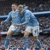 Manchester City 3-1 Manchester United: Phil Foden scores twice as City come from behind to win Manchester derby and keep pace with league leaders