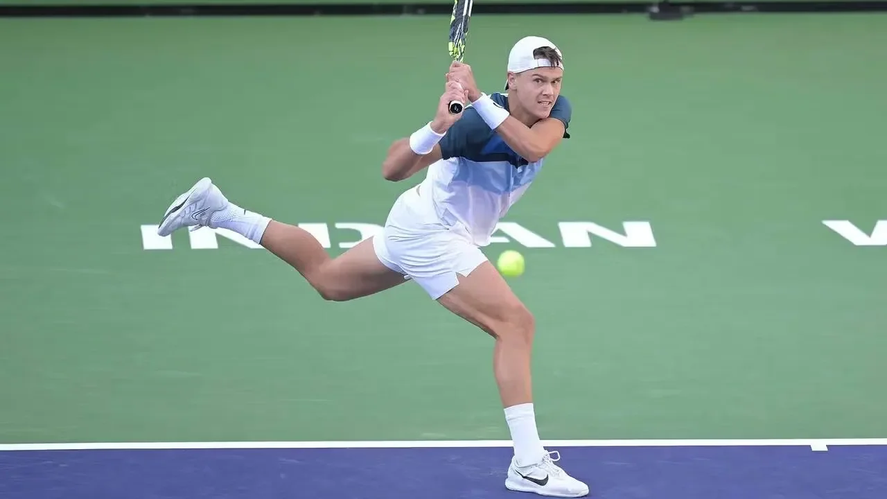 Rune mounts stunning comeback against Humbert to book last 16 clash with Tsitsipas