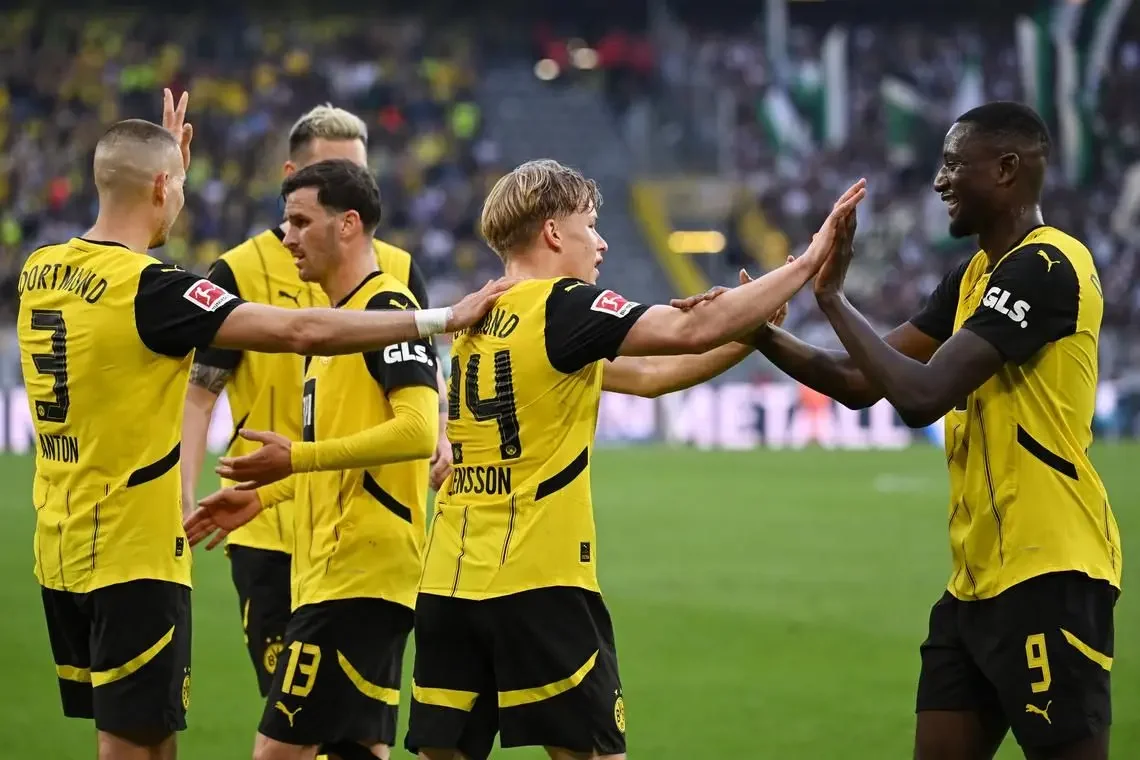 Borussia Dortmund 3-2 Borussia Monchengladbach: Dortmund keep Champions League hopes alive with thrilling comeback victory over Gladbach