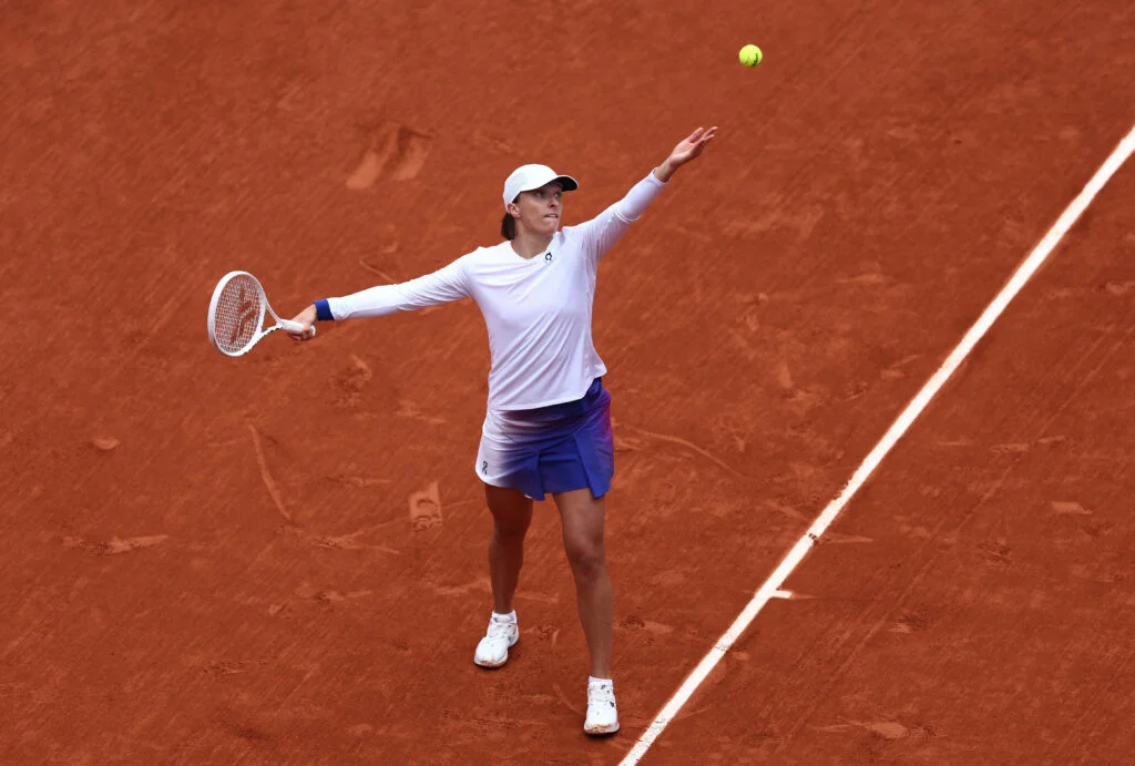 Swiatek defeats Potapova to reach French Open quarters