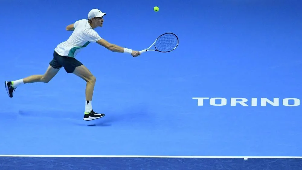 Jannik Sinner defeats Stefanos Tsitsipas in opening match at Nitto ATP Finals