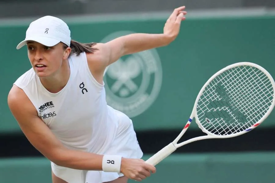 Swiatek eases past Tauson to reach Wimbledon quarterfinals