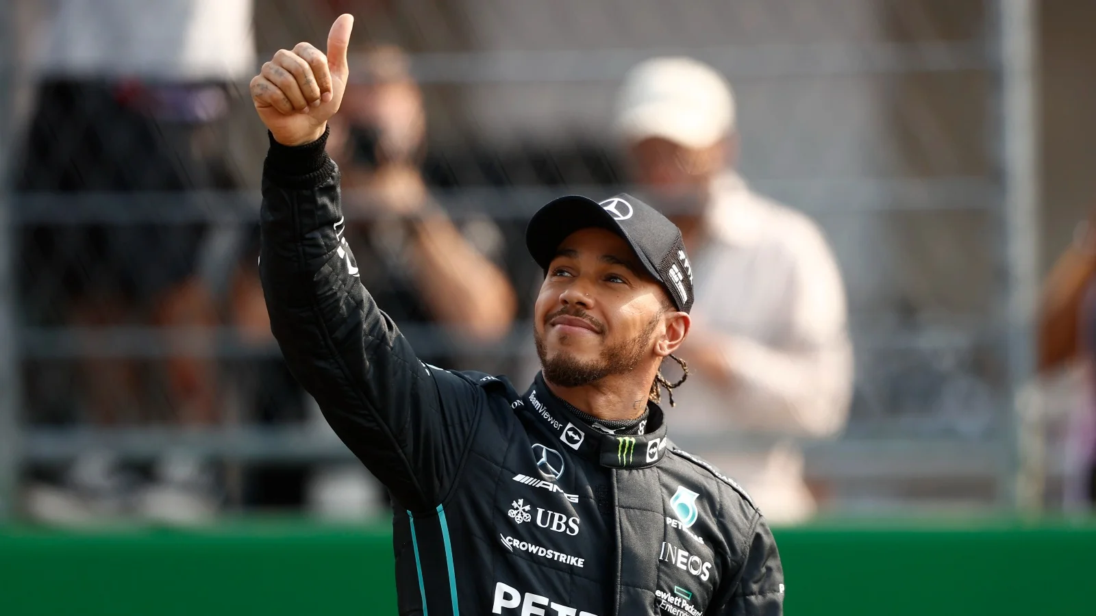 Lewis Hamilton says things fine with team after criticizing Singapore GP strategy