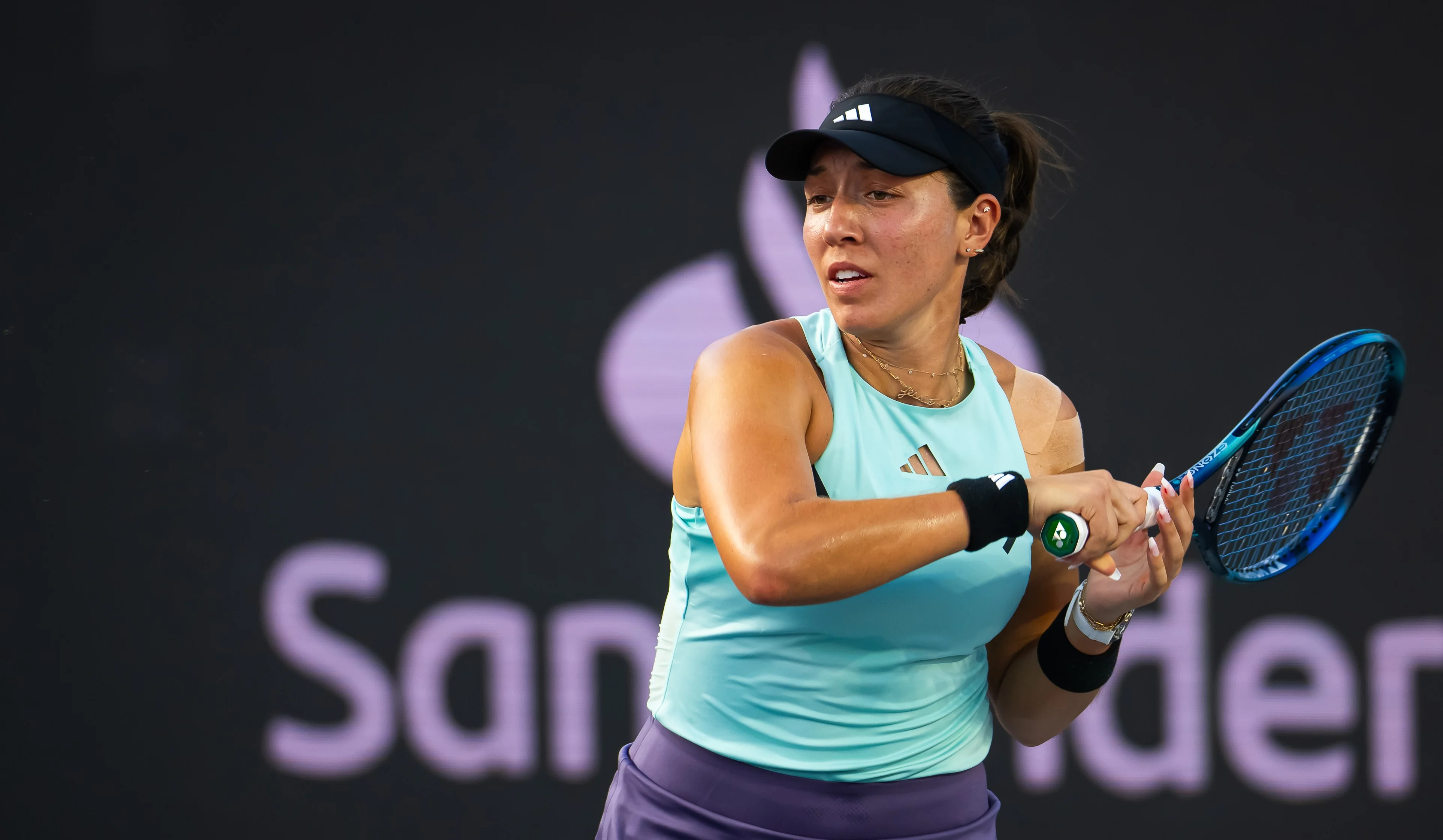 Jessica Pegula defeats Elena Rybakina in WTA Finals opener