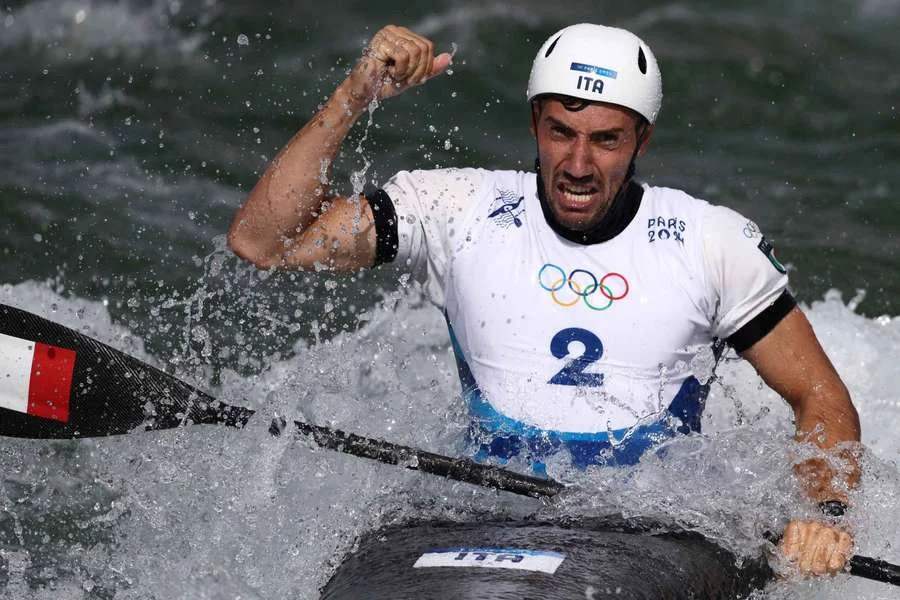 Giovanni De Gennaro grabs gold for Italy in men's kayak slalom