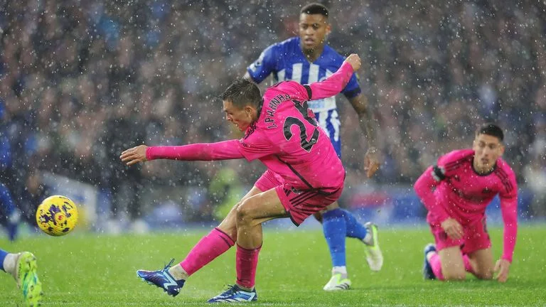 Brighton 1-1 Fulham: Joao Palhinha's stunning goal cancels out Evan Ferguson's opener as points are shared at Amex Stadium.