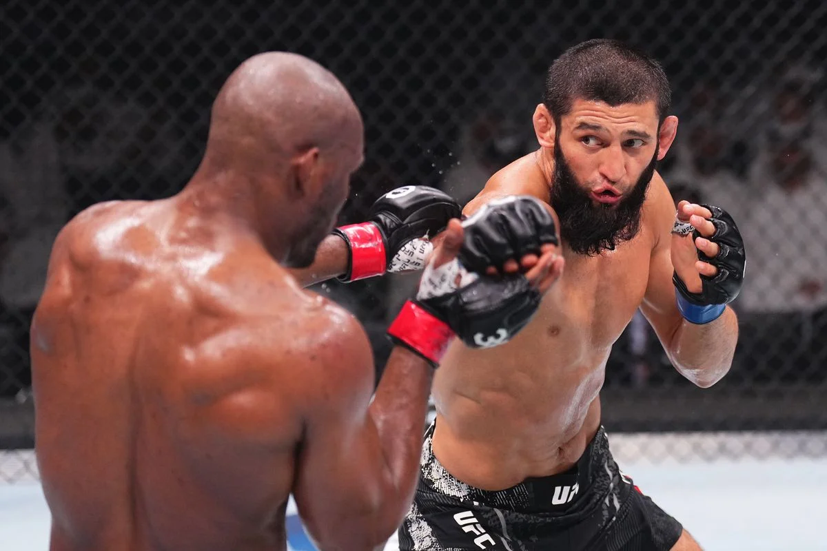 UFC 294: Khamzat Chimaev defeats Kamaru Usman by decision, improves to 13-0