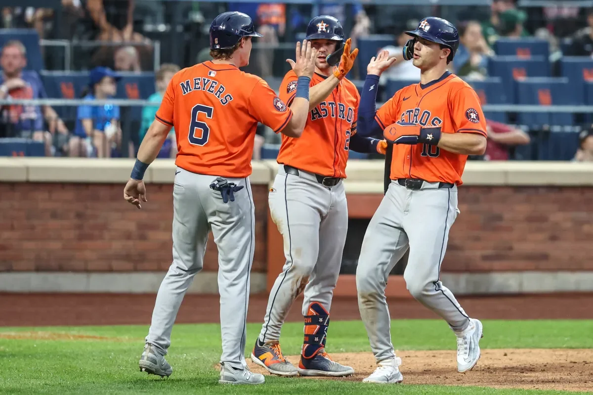 MLB roundup: Surging Astros cool off Mets in 11th, Giants smash Dodgers