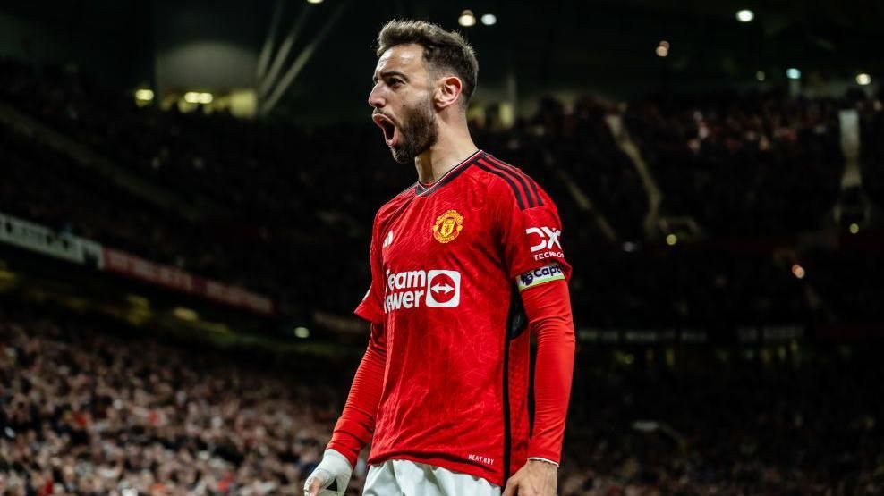 Manchester United 4-2 Sheffield United: Fernandes double rescues Red Devils in victory over bottom side