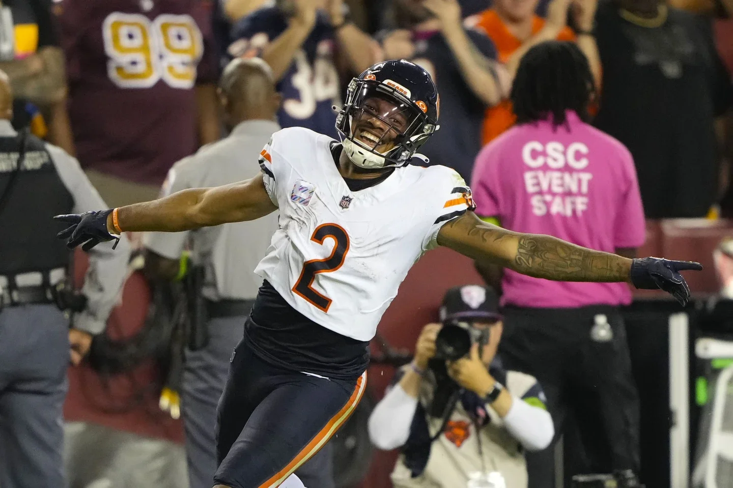 Fields, Moore Lead Bears to First Win of the Season, Beating Commanders 40-20