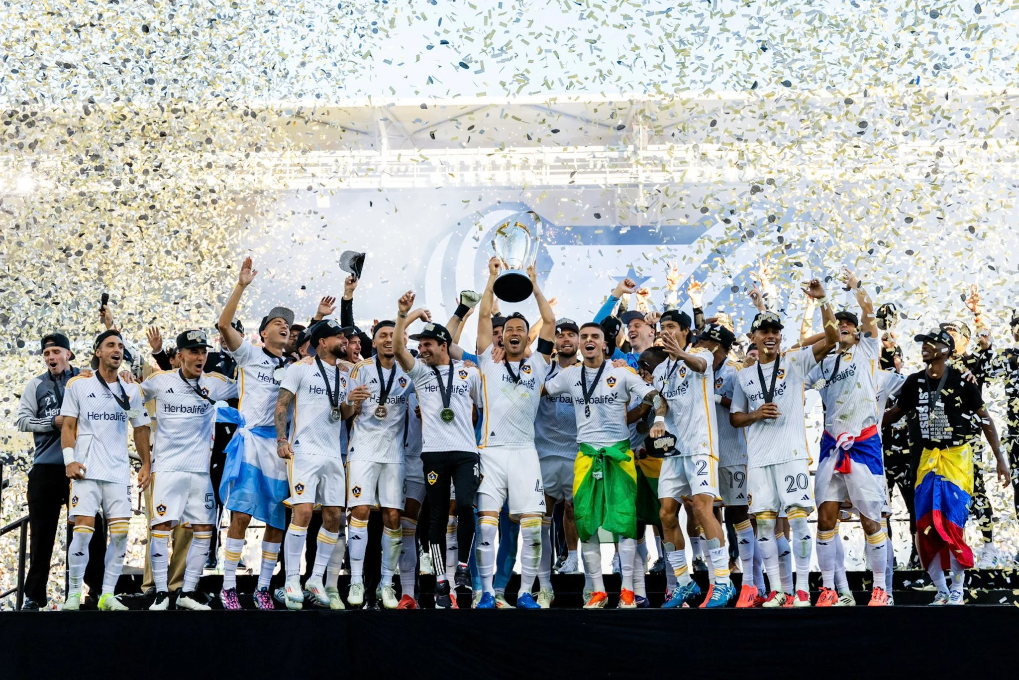 LA Galaxy hold off Red Bulls to claim sixth MLS Cup