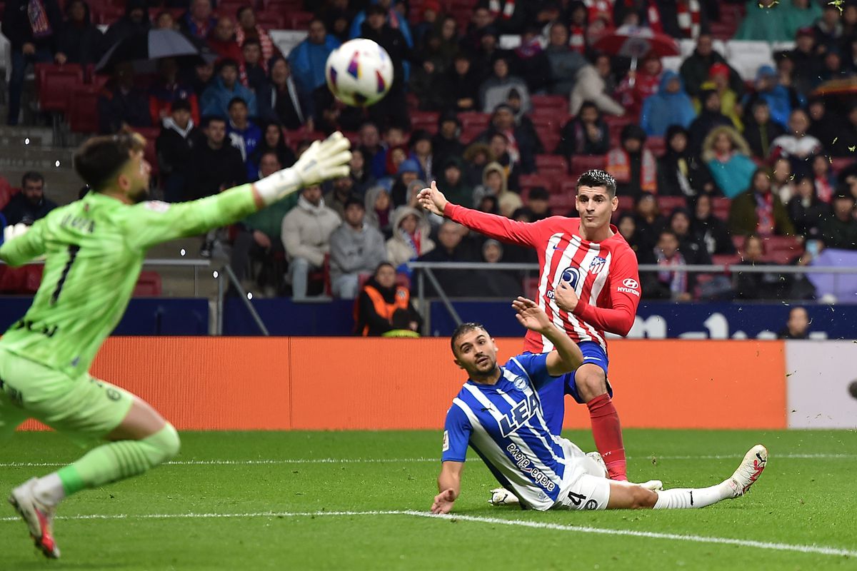 Atletico Madrid 2-1 Alaves: Atletico extends La Liga winning streak to six; moves up to third in standings