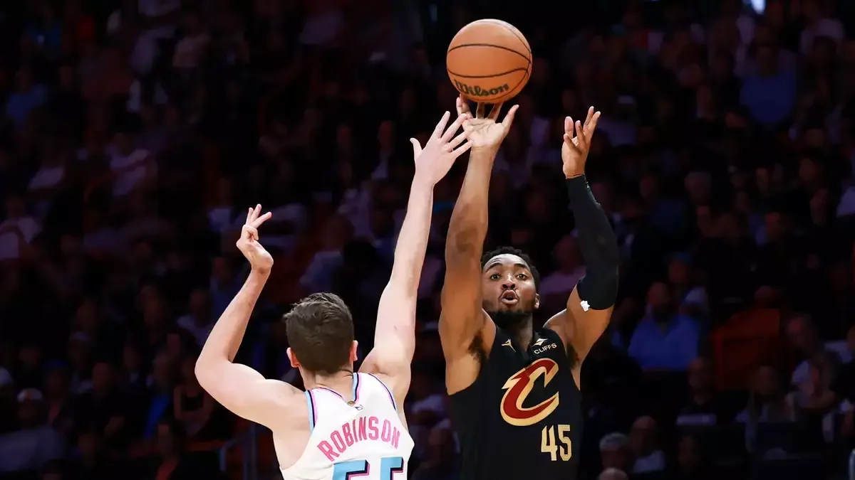 NBA roundup: short-handed Cavs defeat Heat, Celtics dominate Bulls