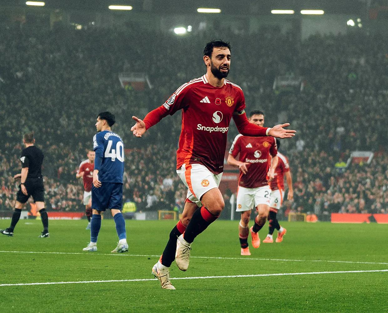 Manchester United 3-0 Leicester City: Bruno Fernandes shines, Ruud van Nistelrooy signs off with a win