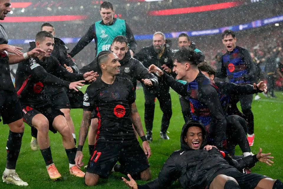 Benfica 4-5 Barcelona: Raphinha's last-gasp strike seals Barca's epic Champions League comeback over hosts