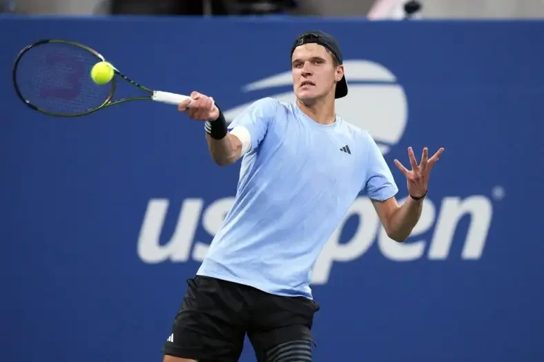 ATP roundup: Murray finally wins again, Alcaraz picks up an injury