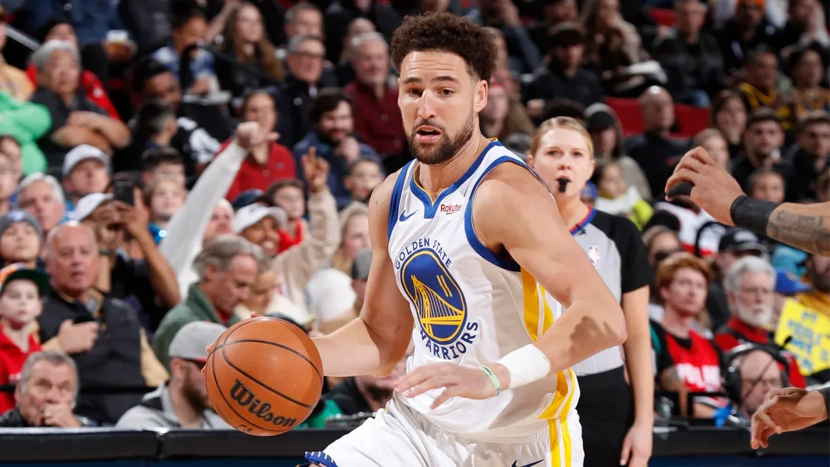 Klay Thompson, Andrew Wiggins step up in Warriors 118-114 victory over Blazers as Stephen Curry's 3-point streak ends at 268 games