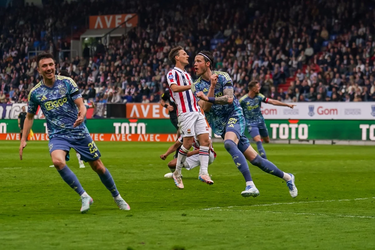 Ajax stages gritty comeback against Willem II to maintain Eredivisie Lead