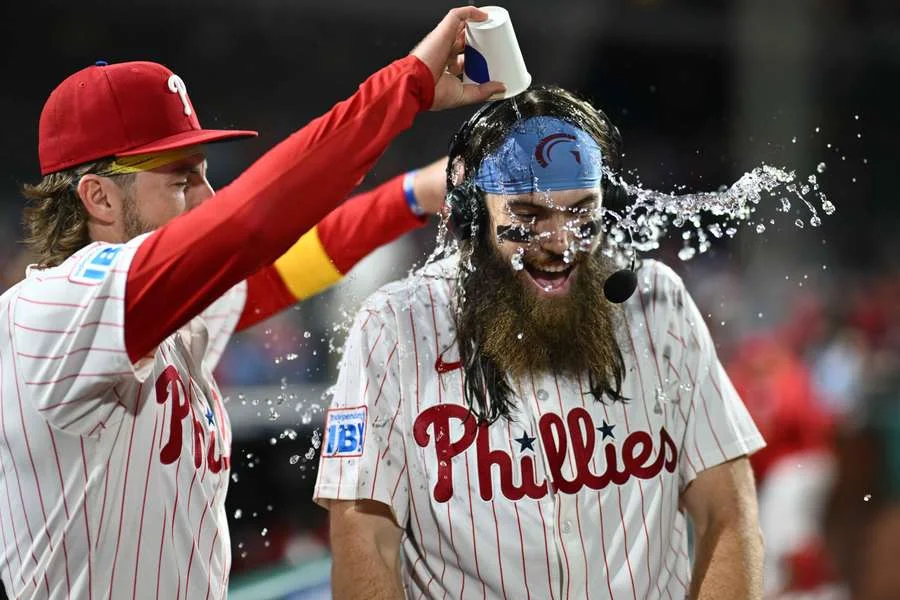 MLB roundup: Phillies top Cubs to clinch first-round bye, Dodgers edge Padres