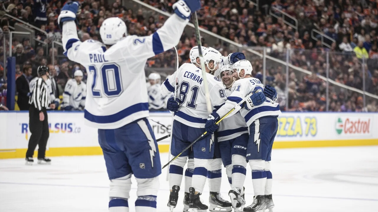 NHL roundup: Steven Stamkos nets 4, Lightning halt Oilers' win streak