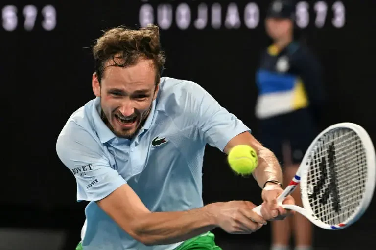 Daniil Medvedev advances to his first quarter-final of 2025 in Marseille