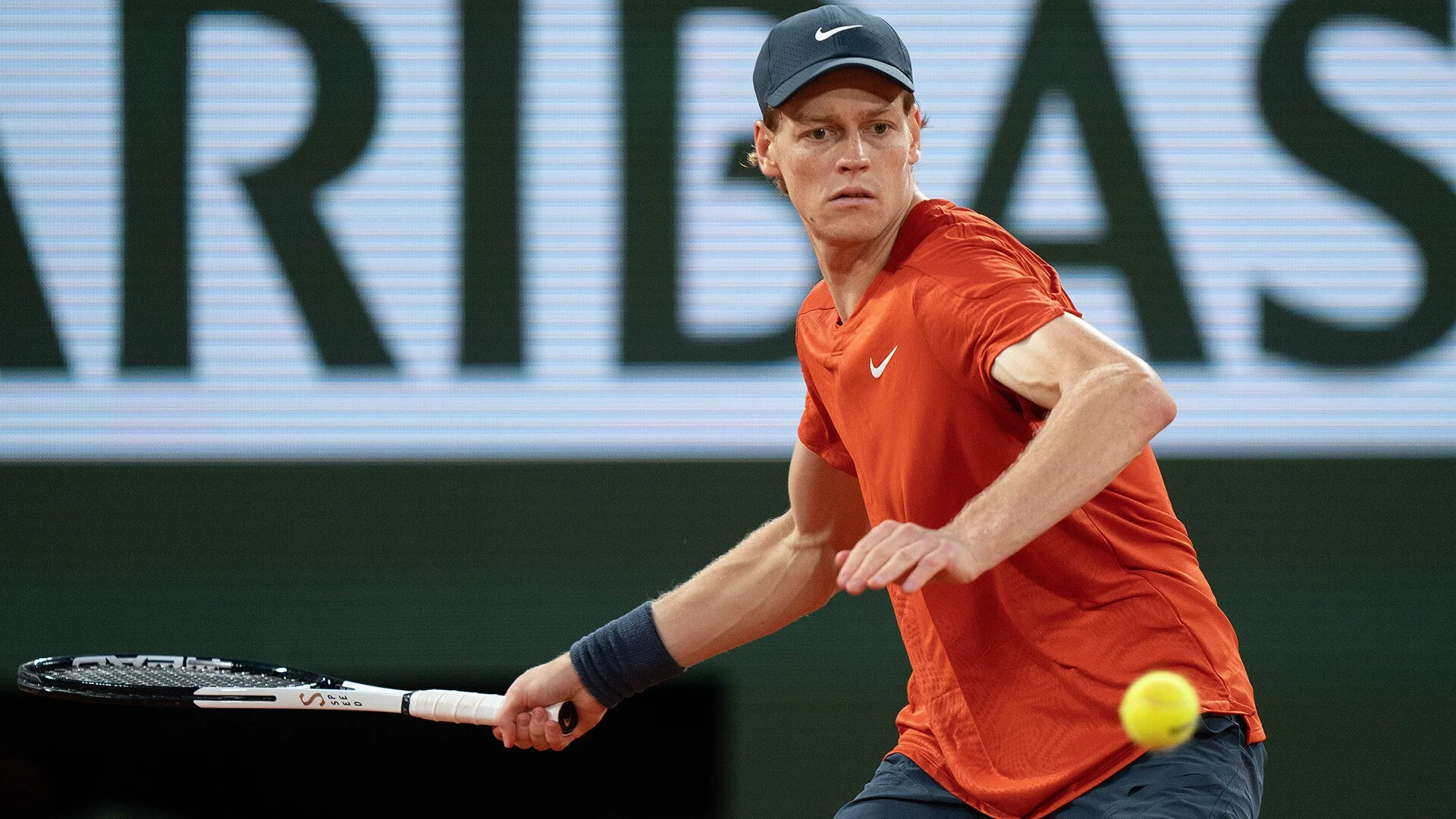 Sinner defeats Moutet to reach French Open quarterfinals