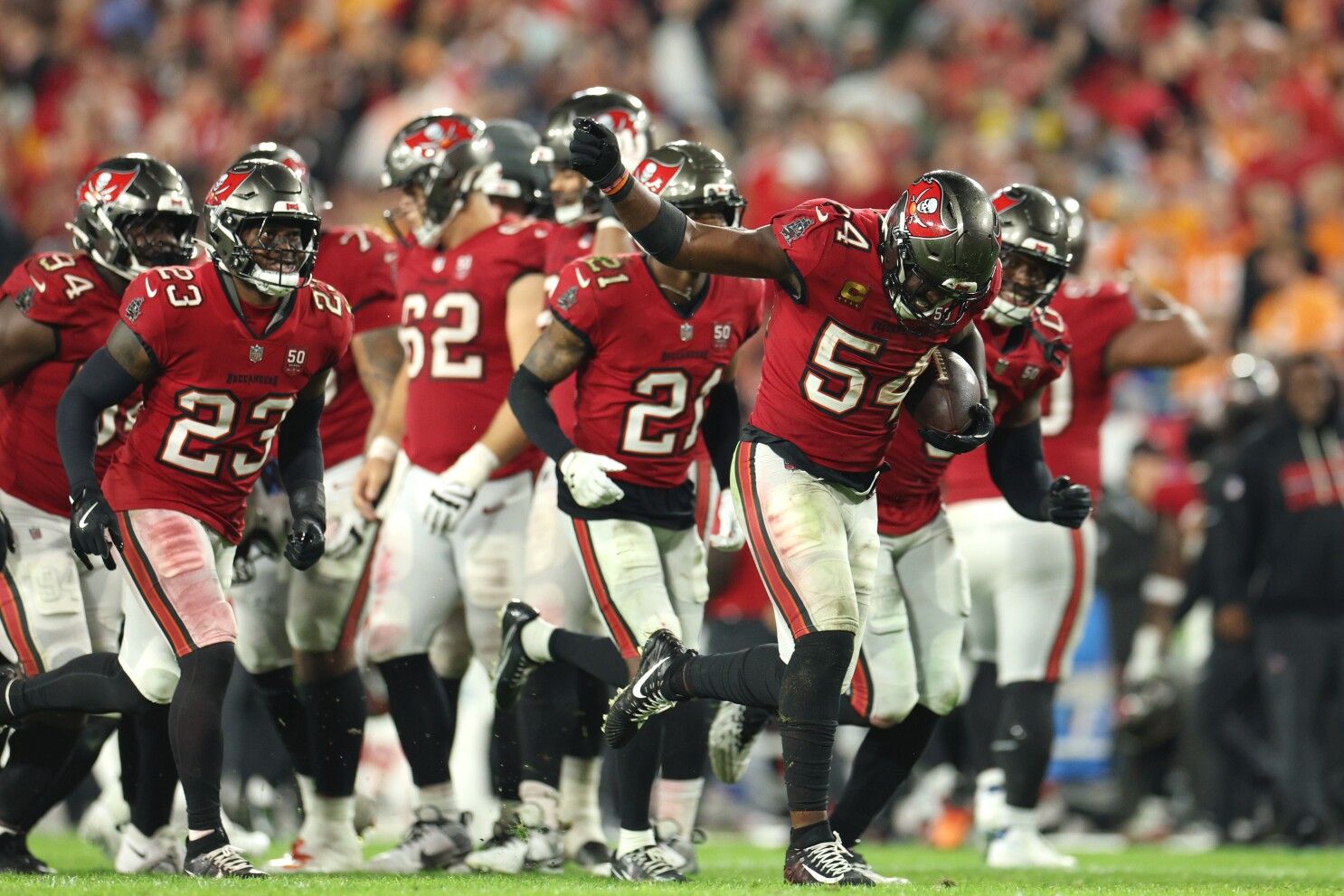 Buccaneers edge Panthers 16–14 to keep Playoff hopes alive