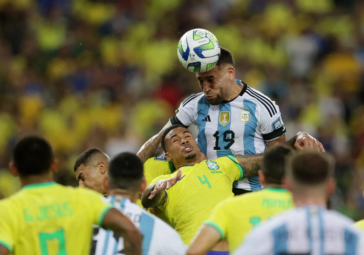 Argentina hand Brazil third straight loss at the Maracana