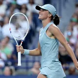 Swiatek dominates Shnaider to set up Toronto Semifinal vs Svitolina