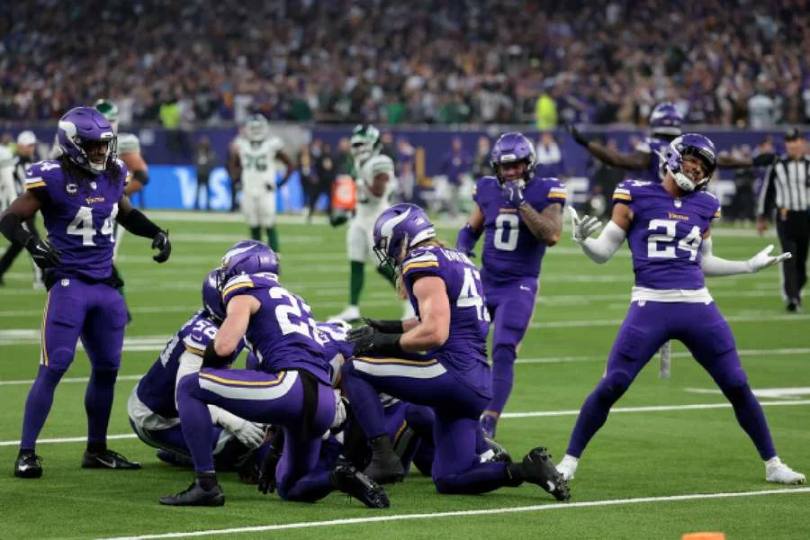 NFL Roundup: Vikings edge past Jets, Commanders dominate Browns