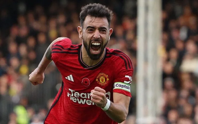 Bruno Fernandes' last-minute goal rescues Manchester United, relieves pressure on Erik ten Hag