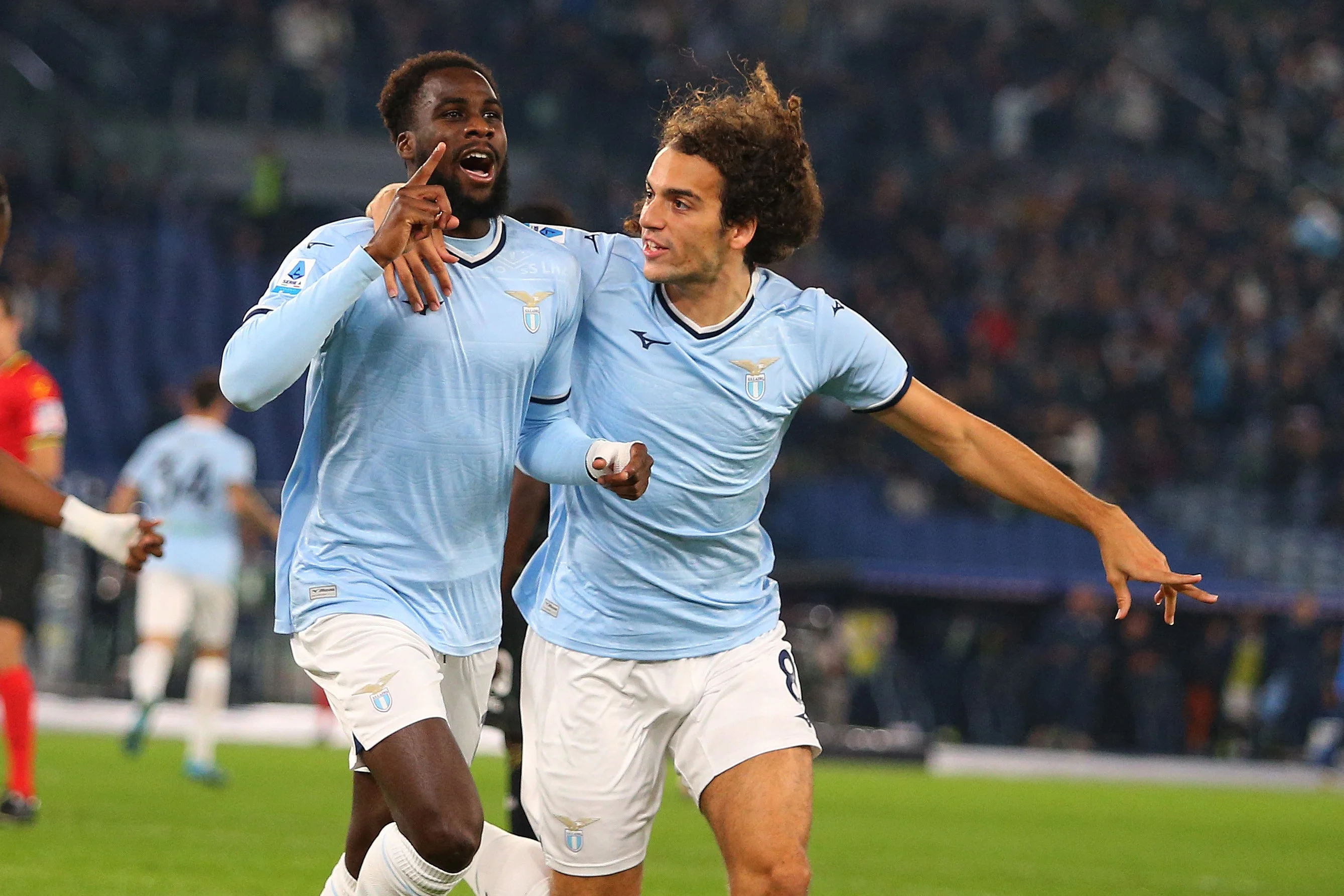 Lazio 2-1 Cagliari: Lazio beat nine-man visitors to win their third straight Serie A match