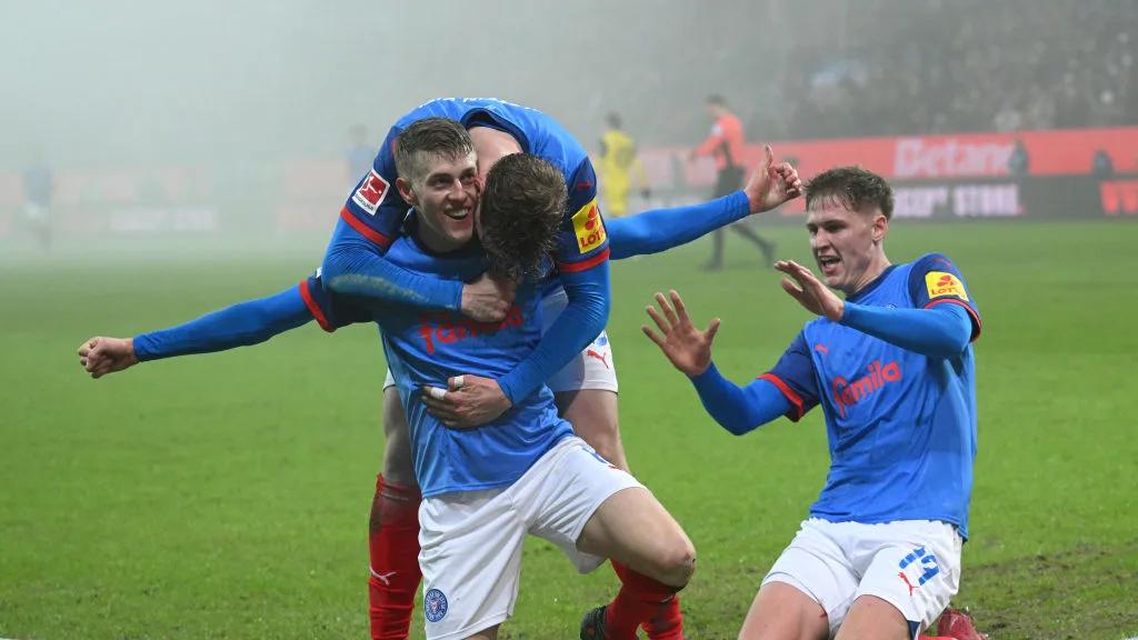 Holstein Kiel 4-2 Borussia Dortmund: Kiel shock Dortmund in thrilling six-goal encounter