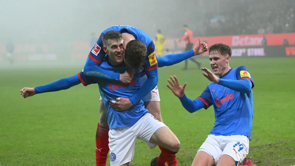 Holstein Kiel 4-2 Borussia Dortmund: Kiel shock Dortmund in thrilling six-goal encounter