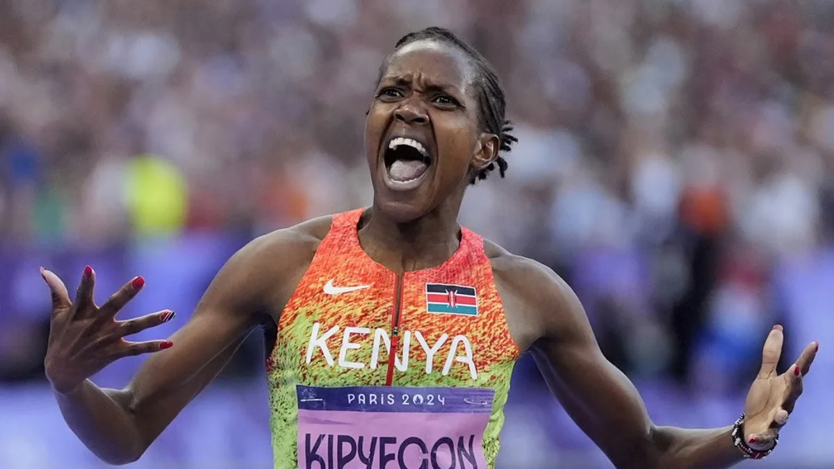 Faith Kipyegon wins third straight 1500m gold